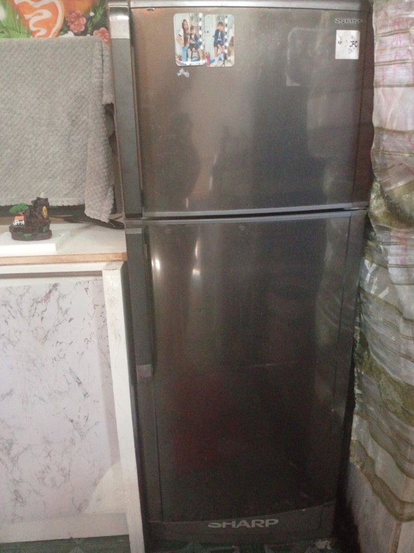 SHARP NON FROZE REFRIGERATOR 5ft. (Category: Refrigerators and Freezers) located in Manila. Submitted by quiin_taray (Listing ID 1469581489, Image 1). Description: ISSUE - FRION KAYO NA BAHALA MAGPA GAWA, GAMIT SA TINDAHAN MY BAGO NA, KESA MA STOCK LANG.