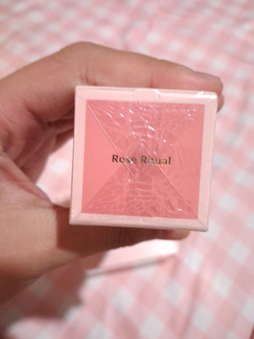 SHEGLAM Color Bloom Liquid Blush Bundle (Category: Makeup) located in Antipolo. Submitted by v3ine (Listing ID 1469730131, Image 2). Description: 3pc sheglam liquid blushes 📍lower antipolo, near marikina mod: j&t, lalamove, meet-up/pick-up.