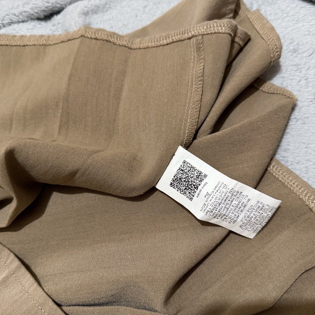 Shein beige pleated mini skirt size M (Category: Skirts) located in Cabuyao City. Submitted by beverlybella (Listing ID 1469628775, Image 3). Description: - Brand: Shein - Color: khaki beige - Fit: size M - Twice used.