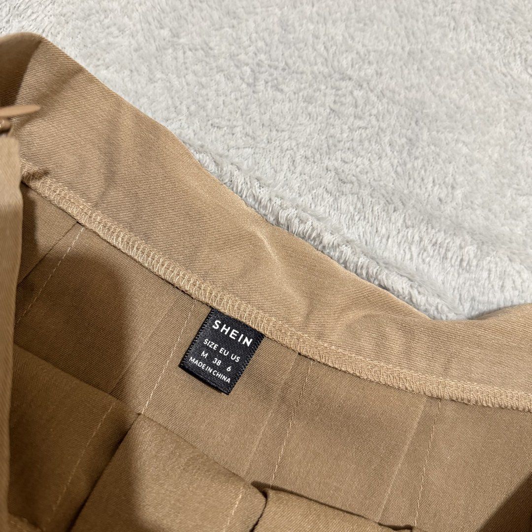 Shein beige pleated mini skirt size M (Category: Skirts) located in Cabuyao City. Submitted by beverlybella (Listing ID 1469628775, Image 2). Description: - Brand: Shein - Color: khaki beige - Fit: size M - Twice used.