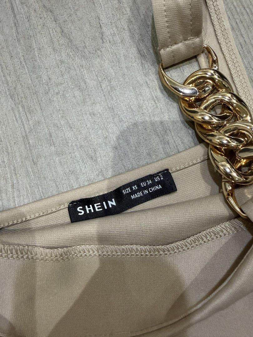 Shein Cropped Top Sleeveless (Category: Sleeveless) located in Pasig City. Submitted by chamoisee (Listing ID 1469654007, Image 2). Description: Shein Cropped Top Sleeveless 9”x13.5” small on tag.