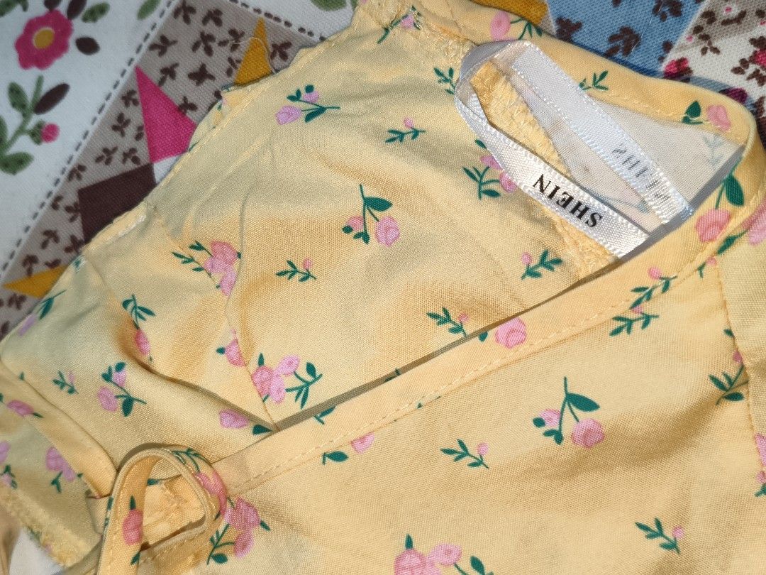 Shein floral top (Category: Sleeveless) located in Las Pinas. Submitted by dnbrbnt (Listing ID 1469699887, Image 3). Description: .