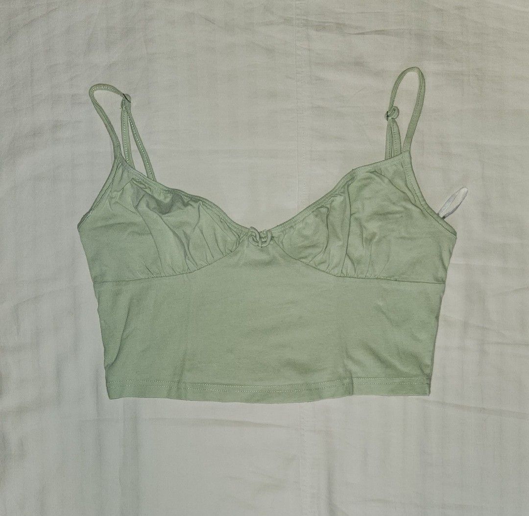 SHEIN Green Sleeveless Top (Category: Sleeveless) located in Manila. Submitted by lexymochi (Listing ID 1469619216, Image 1). Description: - Got it from a thriftshop - Never been used (too big for me) - Cropped - XS but can fit S.