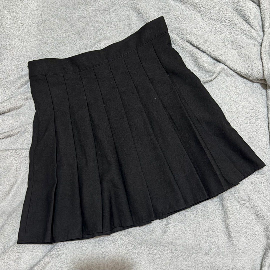 Shein Pleated Skirt Size L (Category: Skirts) located in Cabuyao City. Submitted by beverlybella (Listing ID 1469628192, Image 1). Description: Shein Pleated Skirt - Size L - Unused.