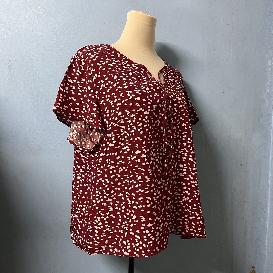 SHEIN red Floral Plus Size 1XL Blouse (Category: Blouses) located in Valenzuela. Submitted by musearchive (Listing ID 1469722074, Image 2). Description: 22x24 No issue As is Jnt Gcash.