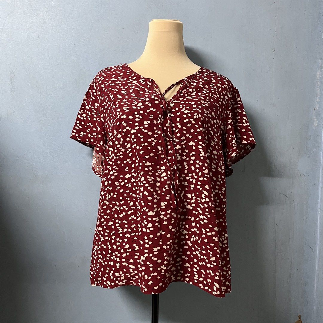 SHEIN red Floral Plus Size 1XL Blouse (Category: Blouses) located in Valenzuela. Submitted by musearchive (Listing ID 1469722074, Image 1). Description: 22x24 No issue As is Jnt Gcash.