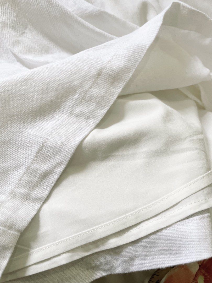 SHEIN White Pleated Shorts (Category: Shorts) located in Mandaue City. Submitted by piacatrina08 (Listing ID 1469627045, Image 3). Description: - Size: S (Fits waist 26 to 28 inches, Length 14.5 inches) - Has lining underneath.