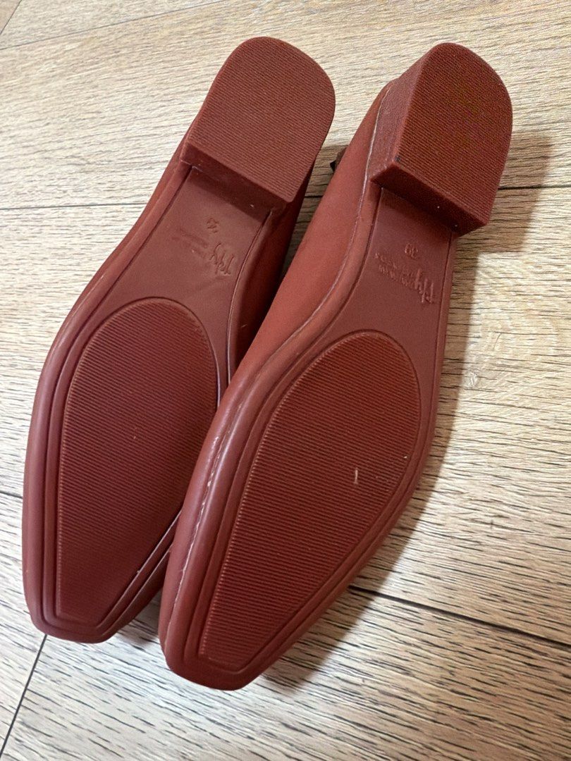 Shoe (Category: Flats) located in Singapore. Submitted by souma85 (Listing ID 1469657321, Image 3). Description: .