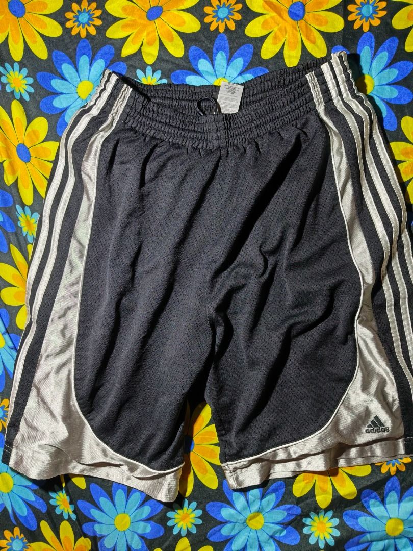 Short adidas (Category: Shorts) located in Caloocan City. Submitted by thrifting_forever (Listing ID 1469672817, Image 3). Description: .