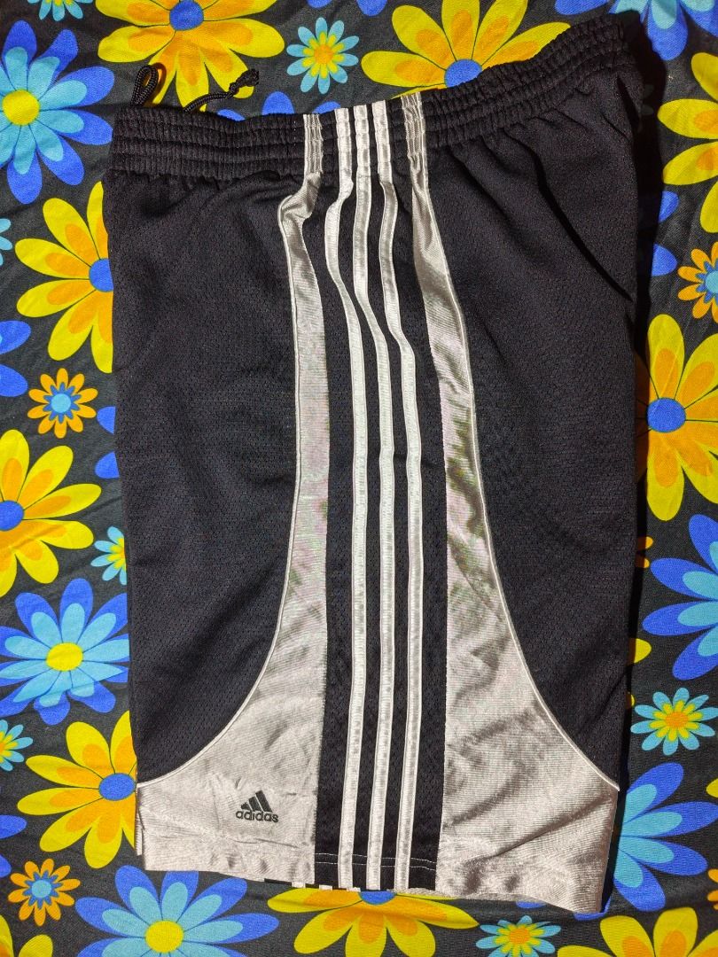 Short adidas (Category: Shorts) located in Caloocan City. Submitted by thrifting_forever (Listing ID 1469672817, Image 1). Description: .