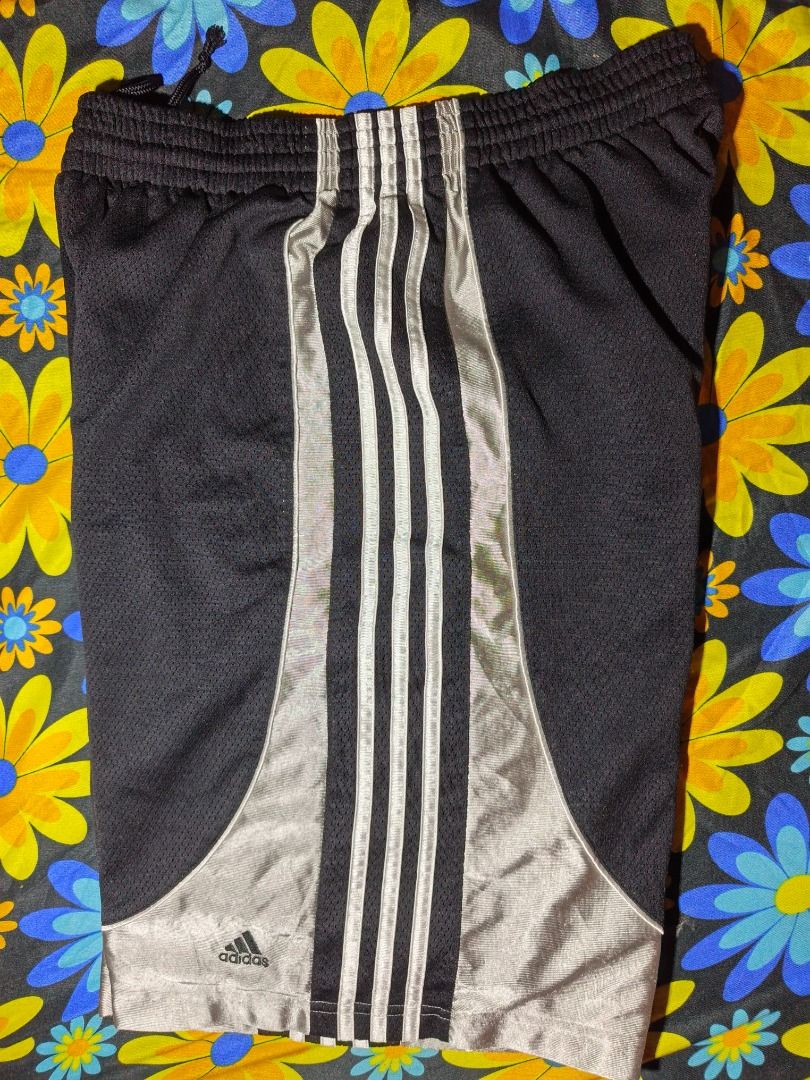 Short adidas (Category: Shorts) located in Caloocan City. Submitted by thrifting_forever (Listing ID 1469672817, Image 2). Description: .