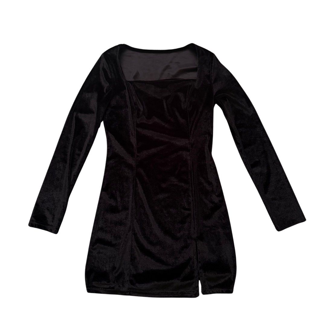Short black velvet dress (Category: Dresses) located in Rizal. Submitted by wornbyparis (Listing ID 1469605593, Image 1). Description: - only worn once - perfect for semi formal events - size can be from xs-s.