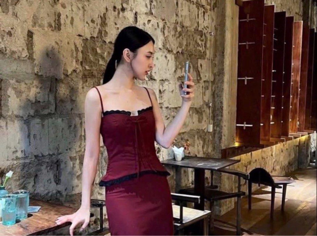 SHUSHI LIBRA TOP ONLY MAROON (Category: Shirts) located in Manila. Submitted by brieie (Listing ID 1469653204, Image 1). Description: size m on tag.