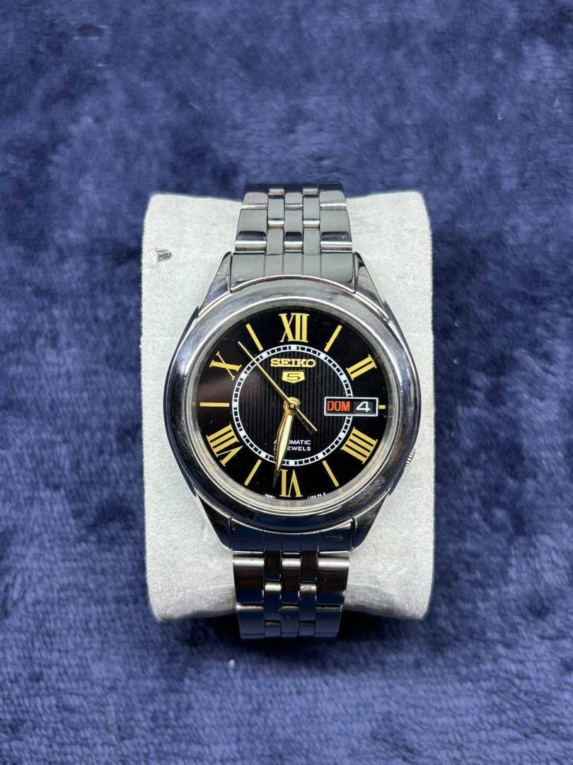 SIEKO 5 7S26-03V0 Black Dial Automatic Roman Numeral (Category: Men's Watches) located in Caloocan City. Submitted by primetime_watches (Listing ID 1469682269, Image 1). Description: *Newly Buffing • Brand: Seiko 5 • Case Code: 7S26-03V0 • Movement: Automatic • Jewels: 21 Jewels • Dial Color: Black • Display: Day & Date • Case: Stainless Steel • Bracelet: Stainless Steel SHIPMENT : LBC (Cash on delivery, Cash on pick-up).