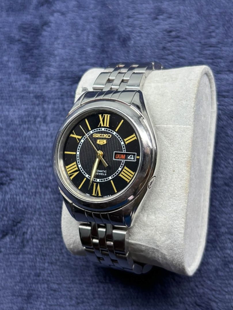 SIEKO 5 7S26-03V0 Black Dial Automatic Roman Numeral (Category: Men's Watches) located in Caloocan City. Submitted by primetime_watches (Listing ID 1469682269, Image 2). Description: *Newly Buffing • Brand: Seiko 5 • Case Code: 7S26-03V0 • Movement: Automatic • Jewels: 21 Jewels • Dial Color: Black • Display: Day & Date • Case: Stainless Steel • Bracelet: Stainless Steel SHIPMENT : LBC (Cash on delivery, Cash on pick-up).