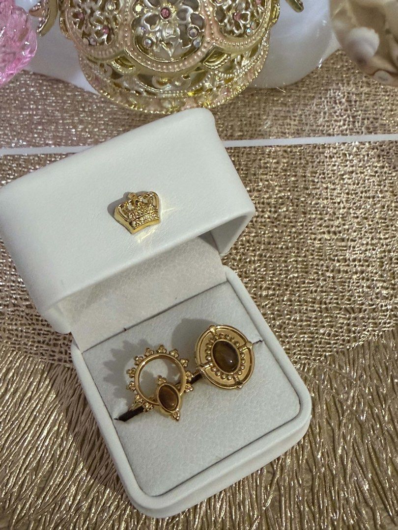 Sienna Solstice Bundle (Category: Precious Stones) located in Balanga. Submitted by itsjuliaden07 (Listing ID 1469592517, Image 3). Description: ✨💗 GIRLIES, LOOK AT THESE PRETTY BABIES!!💗✨ 💎 Mga dzai, if you’re looking for jewelry na mukhang pang-mayaman, classy, and elegant, OMGGG, THIS IS YOUR SIGN! 😩🫶🏻 * 🎀 THE DETAILS? CHEF’S KISS!🤌🏻 From the cute heart designs to the colorful gemstones, bawat piraso talaga may sariling atake! Hindi b