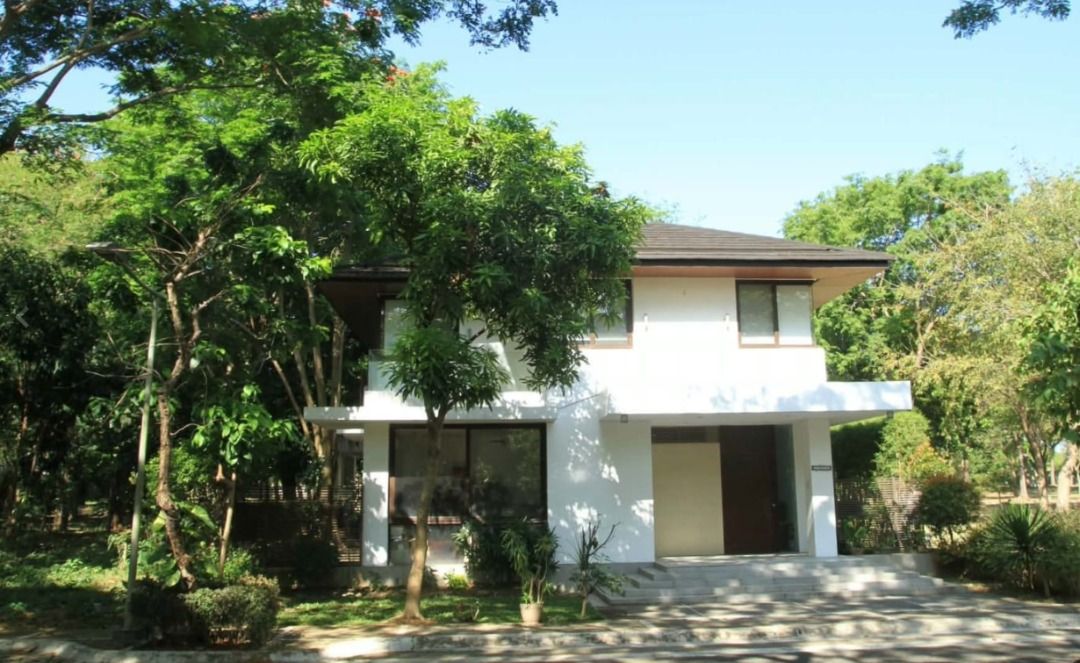 Sierra Madre, Sta. Elena, Nuvali (Category: House & Lot) located in Caloocan City. Submitted by brooklanddevcorp (Listing ID 1469587511, Image 1). Description: 4 Bedroom, 4 Toilet & Bath, Maid's Room with own T&B, Garage, Driver's Toilet.