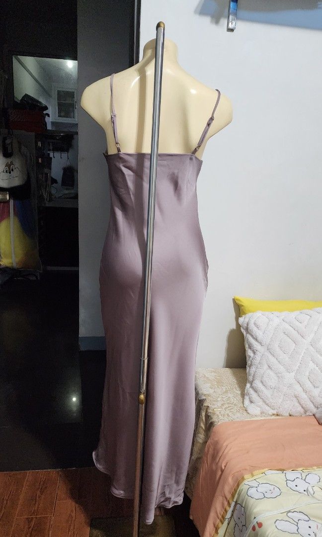 Silk dress (Category: Dresses) located in Caloocan City. Submitted by jinkhie (Listing ID 1469710964, Image 2). Description: brand new brand;Dazy medium on tag adjustable strap.