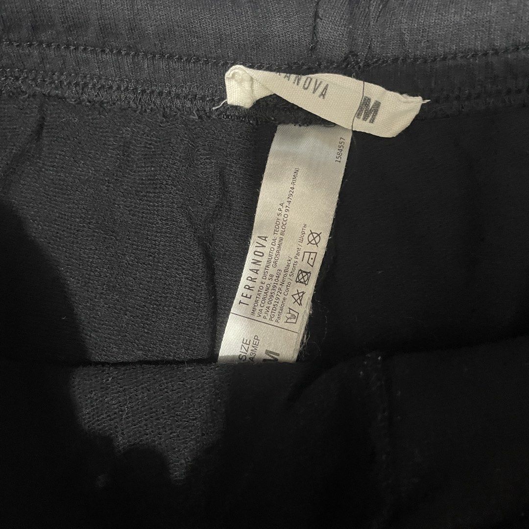 size medium black terranova shorts (Category: Shorts) located in Quezon City. Submitted by leocurations (Listing ID 1469733348, Image 2). Description: .
