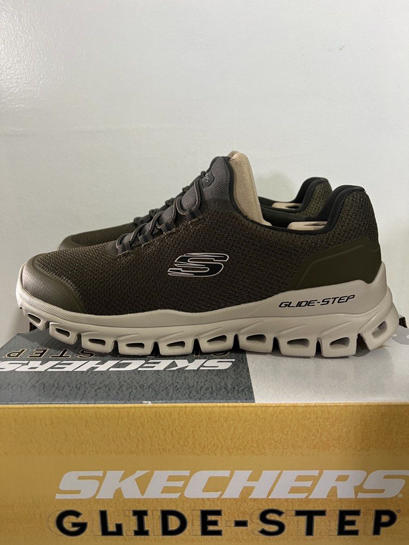 SKECHERS GLUDE STEP MENS SIZE 8 & 9 (Category: Sneakers) located in Baguio. Submitted by kyrawang22 (Listing ID 1469575186, Image 1). Description: .