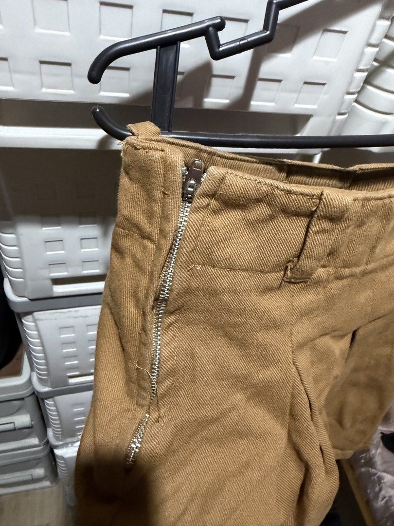 Skirt with inner shorts (Category: Skirts) located in Manila. Submitted by bln.preloved (Listing ID 1469718626, Image 3). Description: - waist for 26-28.