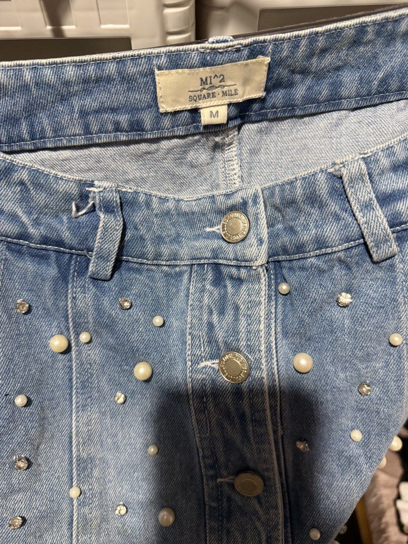 Skirt with pearls (Category: Skirts) located in Manila. Submitted by bln.preloved (Listing ID 1469719997, Image 2). Description: .