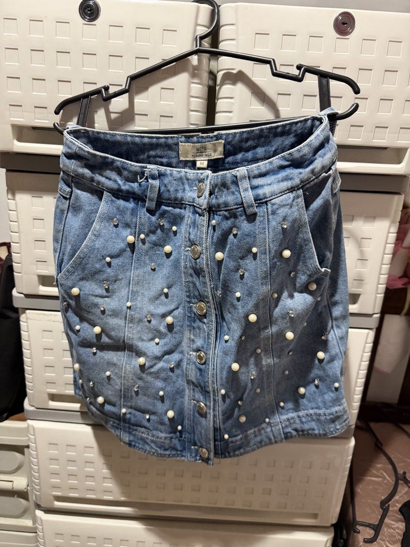 Skirt with pearls (Category: Skirts) located in Manila. Submitted by bln.preloved (Listing ID 1469719997, Image 1). Description: .