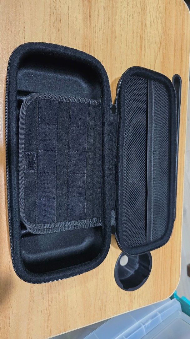 Skull & Co. Hard Carrying Case for Nintendo Switch (Category: Cases & Covers) located in Caloocan City. Submitted by FlexiMart (Listing ID 1469655498, Image 2). Description: - Authentic Skull & Co. hard carrying case (Black) - Rugged outer shell for maximum travel protection - Built-in game card slots and zippered mesh pocket for accessories - Padded interior divider to prevent screen scratches - Sturdy rubber top handle for convenient carrying.