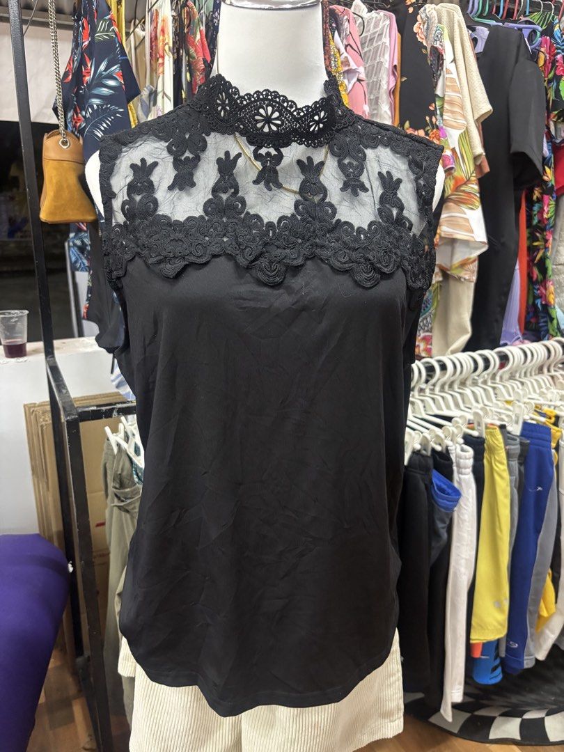 Sleeveless Lace (Category: Sleeveless) located in Alicia. Submitted by thriftbagph (Listing ID 1469758370, Image 2). Description: .