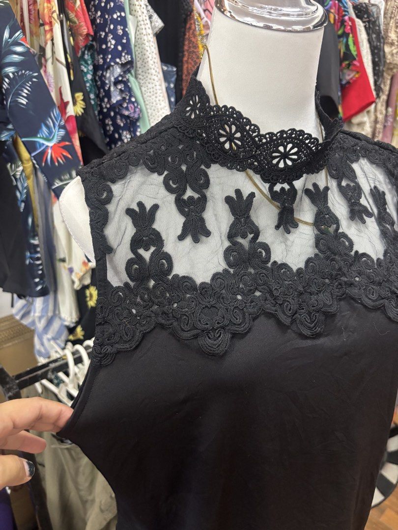 Sleeveless Lace (Category: Sleeveless) located in Alicia. Submitted by thriftbagph (Listing ID 1469758370, Image 3). Description: .