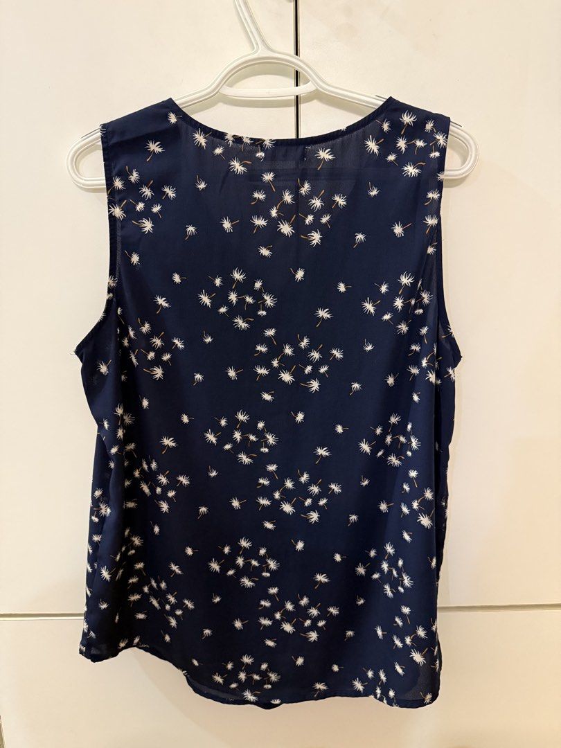 Sleeveless printed blouse in Large (Category: Blouses) located in Quezon City. Submitted by hazpreloved (Listing ID 1469708340, Image 3). Description: Net Collection US 10, Fits L-XL Discounts available for bulk orders! Tags: sm woman, xara, paperdolls, so-en, calypso, essenxa, plus size .