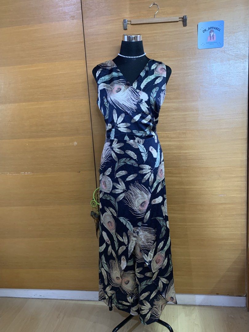 Sleeveless wrap around jumpsuit (Category: Jumpsuits) located in Malabon City. Submitted by Cn_apparel (Listing ID 1469680731, Image 1). Description: M-L Wrap around Jumpsuit.