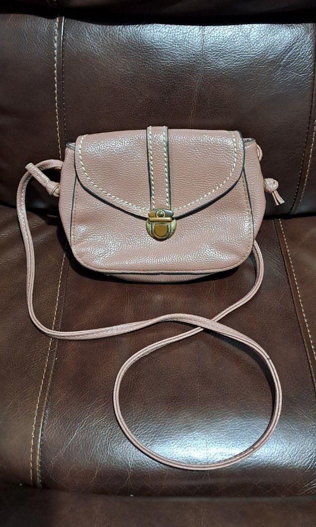 Sling bags (Category: Shoulder Bags) located in Manila. Submitted by mariefersum (Listing ID 1469668260, Image 1). Description: .