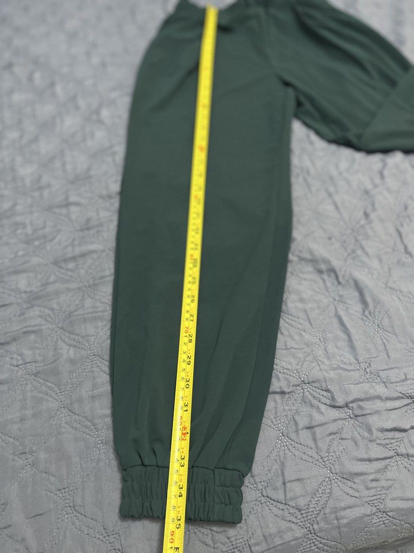SMALL - Uniqlo Green Pants (Category: Other Bottoms) located in Paranaque City. Submitted by regina_sy (Listing ID 1469626323, Image 2). Description: NO issue MOP: GCASH J&T Express delivery (SF c/o BUYER) * Parcel Drop-off (J&T Branch) WEEKENDS only NO WW photo 📍MNL .