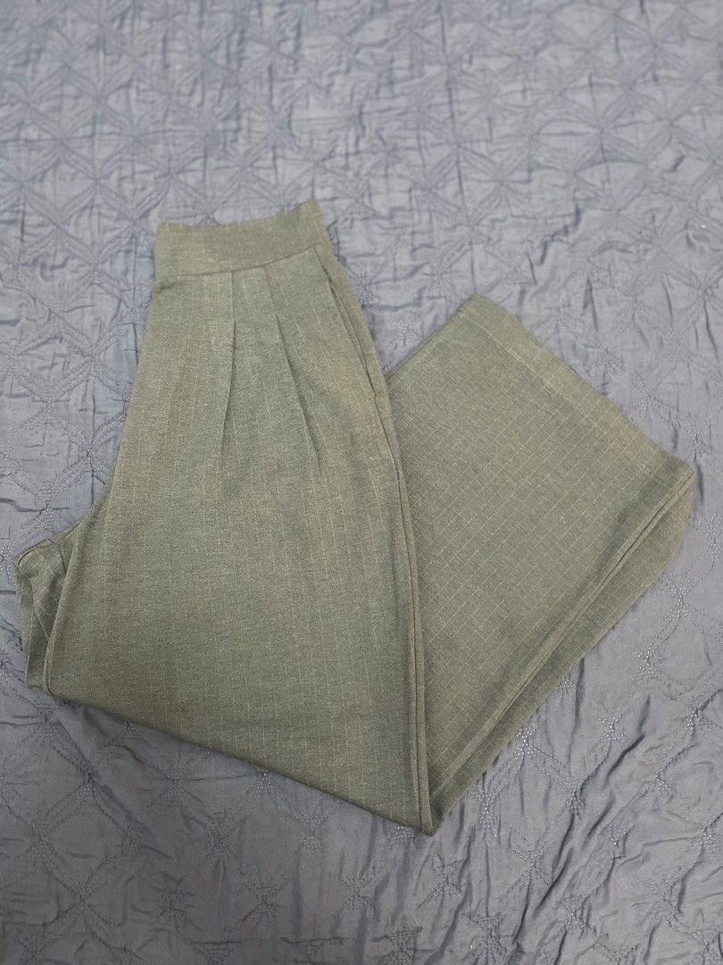 SMALL - Uniqlo Pinstripes pants - Gray (Category: Other Bottoms) located in Paranaque City. Submitted by regina_sy (Listing ID 1469613730, Image 3). Description: NO issue MOP: GCASH J&T Express delivery (SF c/o BUYER) * Parcel Drop-off (J&T Branch) WEEKENDS only NO WW photo 📍MNL .