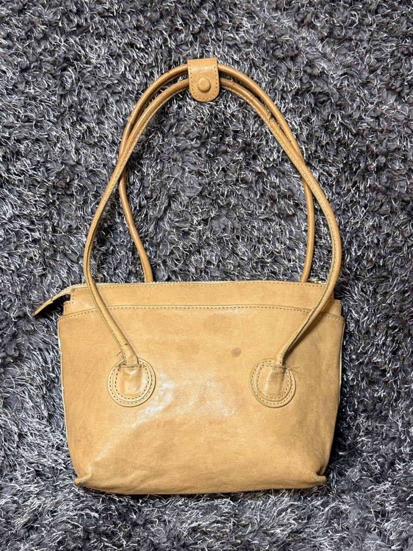 Small Bag (Category: Purses & Pouches) located in Manila. Submitted by sophia_cantos23 (Listing ID 1469638599, Image 1). Description: .