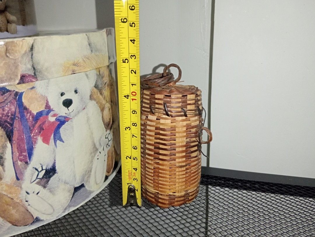 SMALL BASKET (Category: Storage Boxes & Baskets) located in Kawit. Submitted by gieclutter (Listing ID 1469666391, Image 2). Description: Flakers and joy reservers are 𝗻𝗼𝘁 𝗮𝗹𝗹𝗼𝘄𝗲𝗱 Actual photos, sized precisely Verify item's dimensions first All sales are final—no returns, exchanges, or refunds 𝗖𝗢𝗡𝗗𝗜𝗧𝗜𝗢𝗡: ・𝗔𝗦 𝗜𝗦 ・has minimal dust and broken weaves 𝗟𝗢𝗖𝗔𝗧𝗜𝗢𝗡: Kawit, Cavite 𝗠𝗢𝗣: 𝗣𝗙/NO COD Item price + ₱𝟳𝟱 Minimu