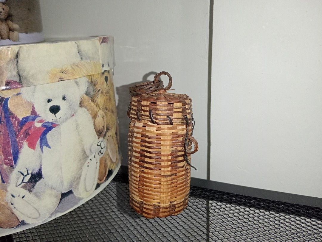 SMALL BASKET (Category: Storage Boxes & Baskets) located in Kawit. Submitted by gieclutter (Listing ID 1469666391, Image 1). Description: Flakers and joy reservers are 𝗻𝗼𝘁 𝗮𝗹𝗹𝗼𝘄𝗲𝗱 Actual photos, sized precisely Verify item's dimensions first All sales are final—no returns, exchanges, or refunds 𝗖𝗢𝗡𝗗𝗜𝗧𝗜𝗢𝗡: ・𝗔𝗦 𝗜𝗦 ・has minimal dust and broken weaves 𝗟𝗢𝗖𝗔𝗧𝗜𝗢𝗡: Kawit, Cavite 𝗠𝗢𝗣: 𝗣𝗙/NO COD Item price + ₱𝟳𝟱 Minimu