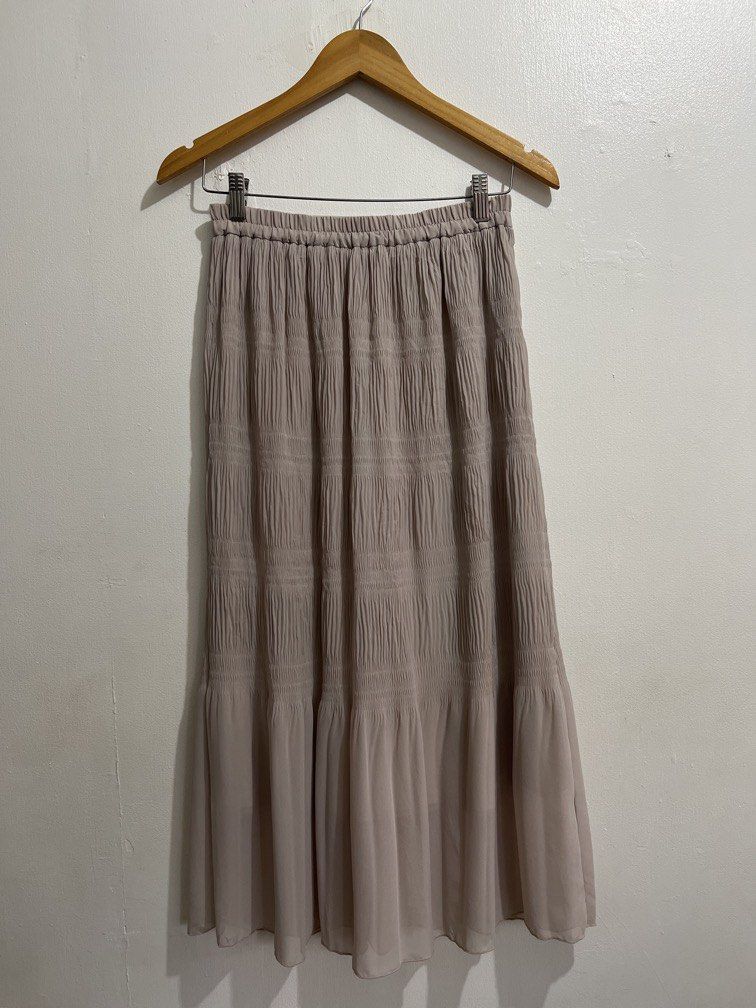 Small Beige GU skirt (Category: Skirts) located in Las Pinas. Submitted by gaeley (Listing ID 1469643762, Image 1). Description: super pretty W: 26-32" l: 32" super garterized pleated, smocked, tiered mas lighter ang color sa actual .