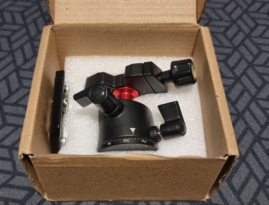 SmallRig Ball Head with Quick Release Plate BUT2665 (Category: Cameras) located in Tagum. Submitted by fcbisbroken (Listing ID 1469742738, Image 2). Description: head features accurate calibration for 360° panoramic rotation, -90°/+45° front tilt, and -50°/+50° lateral tilt, allowing multi-angle adjustment for both horizontal and vertical shooting. It comes with a standard Arca-Swiss plate, compatible with other Arca-Swiss clamps for quick mounti