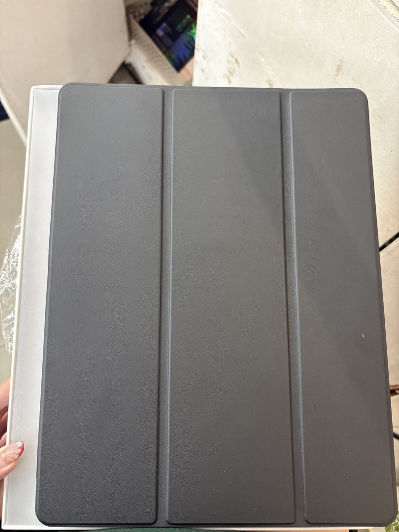 Smart Flip Case Ipad Pro 12.9" 2015-2017 Model (Category: Cases & Sleeves) located in Taguig. Submitted by grassyyieeebeyb (Listing ID 1469632971, Image 1). Description: Ipad pro 12.9" 2015-2017 Case Black only.