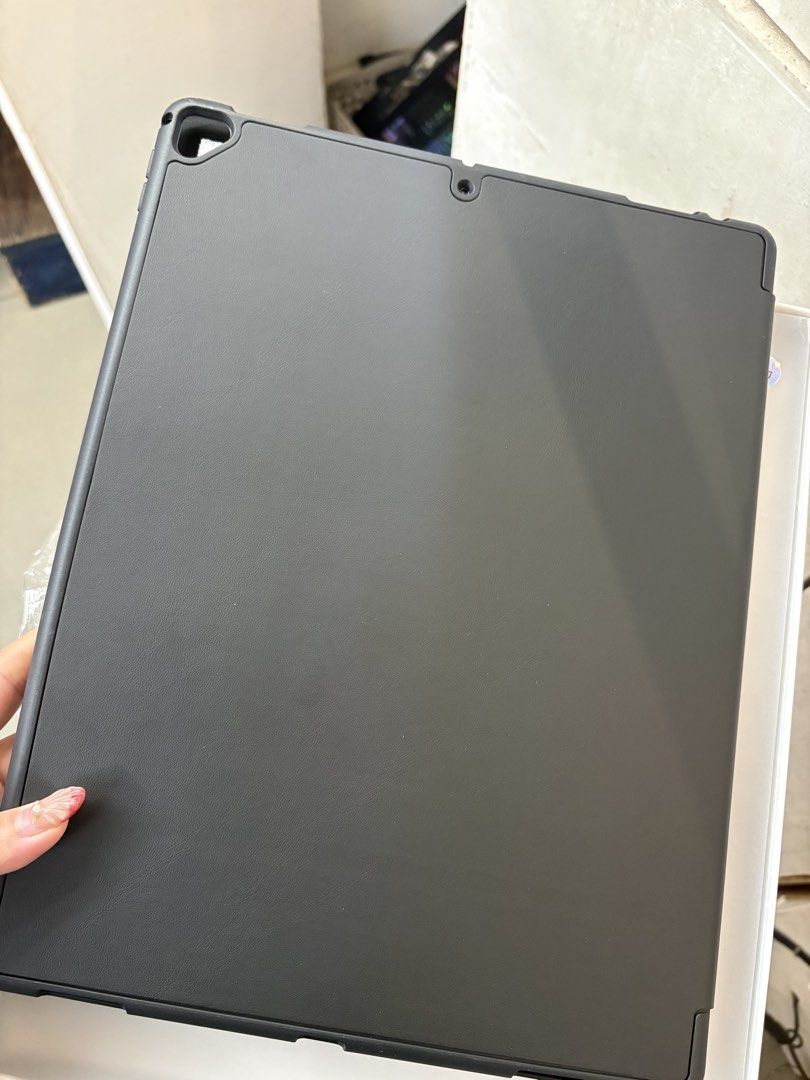 Smart Flip Case Ipad Pro 12.9" 2015-2017 Model (Category: Cases & Sleeves) located in Taguig. Submitted by grassyyieeebeyb (Listing ID 1469632971, Image 2). Description: Ipad pro 12.9" 2015-2017 Case Black only.