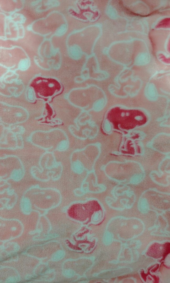Snoopy Fur Fleece Blanket - Queen (Category: Bedding & Towels) located in Mariveles. Submitted by hl.reyrfinds (Listing ID 1469699641, Image 2). Description: 🍀☘️🍀☘️🍀 Fur Fleece Blanket Soft, Heavy Glossy Pay First. MOD: JnT.