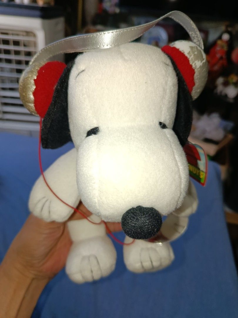 Snoopy peanuts with headphone still with tag (Category: Plushies & Soft Toys) located in Quezon City. Submitted by kristal68 (Listing ID 1469579442, Image 2). Description: slightly faded headphone.