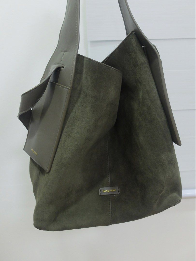 Songmont Drippy Tote (Category: Shoulder Bags) located in Capas. Submitted by wabisuns (Listing ID 1469685533, Image 2). Description: • Olive colorway •Clean, overall lightly used. • Includes original dust bag and tags attached I bought this in mint condition from Japan Mercari for ¥24000. PM me for more pics .