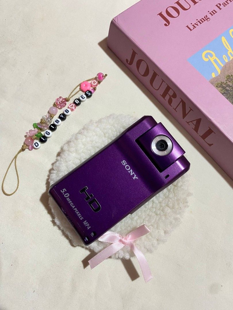 RARE SONY WEBBIE MHS-PM1 DIGITAL CAMERA DIGICAM (Category: Cameras) located in Manila. Submitted by jade_snap (Listing ID 1469720974, Image 1). Description: ✧⁠* SONY WEBBIE HD MHS-PM1 - very rare find!!! ♡ ₱4,499 READY TO USE vv unnoticeable shadow on left side (doesn't affect the output and functionality) FREE SHIPPING VIA JNT! 🩰Specs: *.' 5 MP *.' 4x optical zoom *.' CMOS sensor 🎞️ Condition: ७९ all buttons are working and zoom ७९ body condit