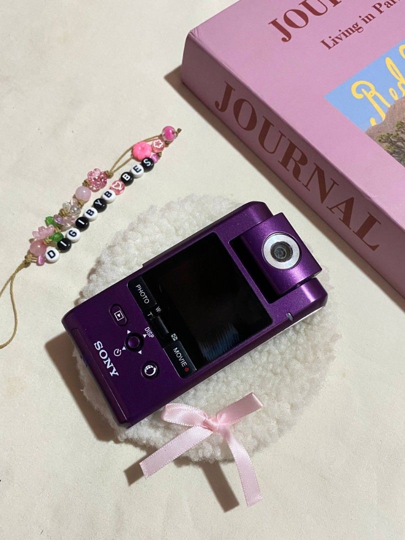 RARE SONY WEBBIE MHS-PM1 DIGITAL CAMERA DIGICAM (Category: Cameras) located in Manila. Submitted by jade_snap (Listing ID 1469720974, Image 2). Description: ✧⁠* SONY WEBBIE HD MHS-PM1 - very rare find!!! ♡ ₱4,499 READY TO USE vv unnoticeable shadow on left side (doesn't affect the output and functionality) FREE SHIPPING VIA JNT! 🩰Specs: *.' 5 MP *.' 4x optical zoom *.' CMOS sensor 🎞️ Condition: ७९ all buttons are working and zoom ७९ body condit