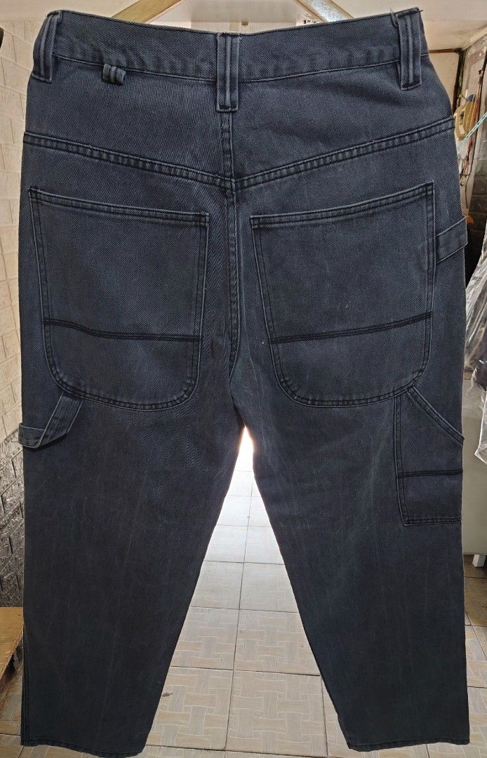 Southpole carpenter Pants Vintage Denim (Category: Jeans) located in Paranaque City. Submitted by emzeicool48572 (Listing ID 1469642245, Image 1). Description: Waist Size: 30 Material: Cotton Color: Dark Gray color rate: 9/10 Condition: 9/10 📍Tambo Paranaque 💸Payment: Pay Maya only 📦🚚 Delivery: Lalamove or j&t (order mo book mo) No return policy Buy at your own risk Don't expect too much from this product, it's just a SECONDHAND or UKAY, just