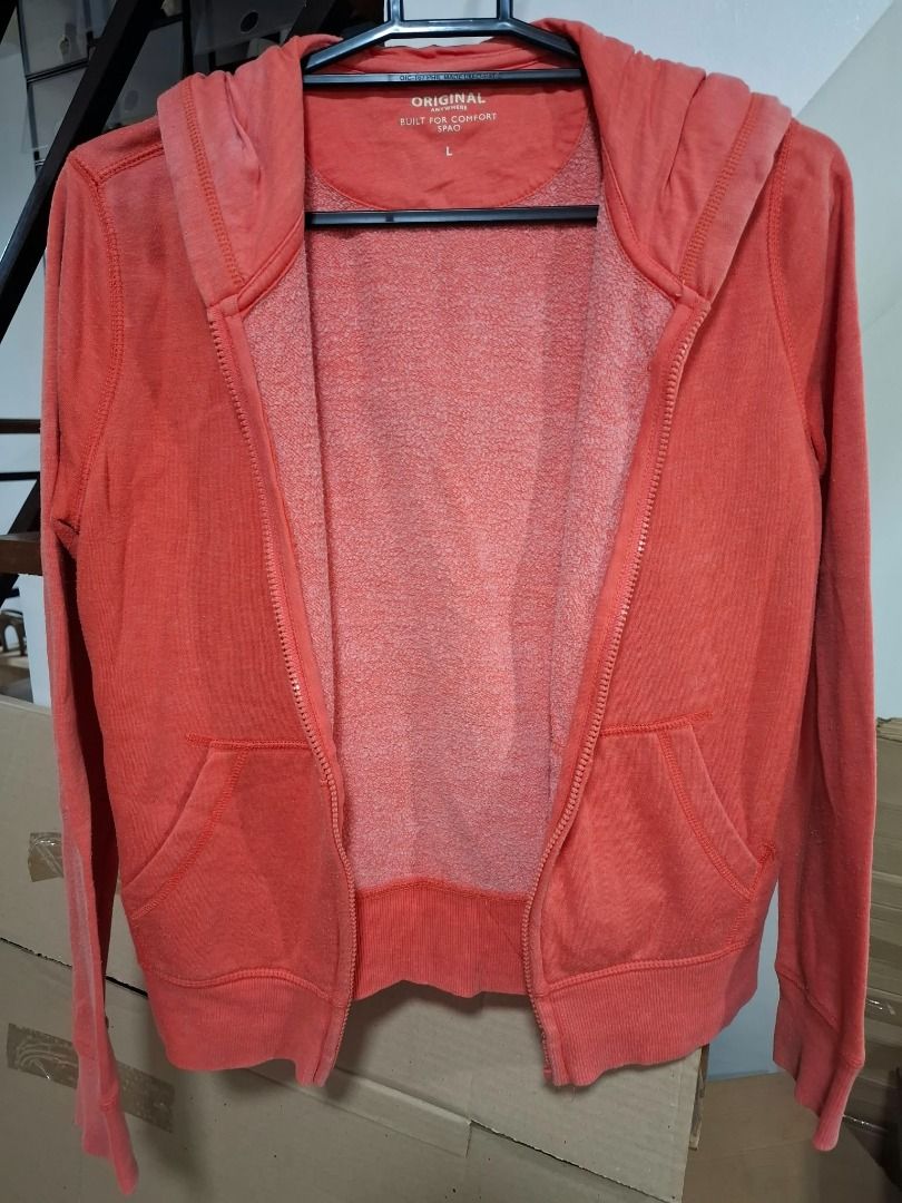SPAO Coral Zip Hoodie (Category: Coats, Jackets and Outerwear) located in Pasig City. Submitted by dripcounty (Listing ID 1469685308, Image 1). Description: SPAO Coral Zip Hoodie ₱300 Bought in the Philippines Size: Large Condition: Good / preloved Coral zip-front hoodie with pockets. Actual item shown in photos. Delivery fee shouldered by buyer (Lalamove / other courier). Item price excludes delivery. Payment via cash / GCash / bank transfer. Bu