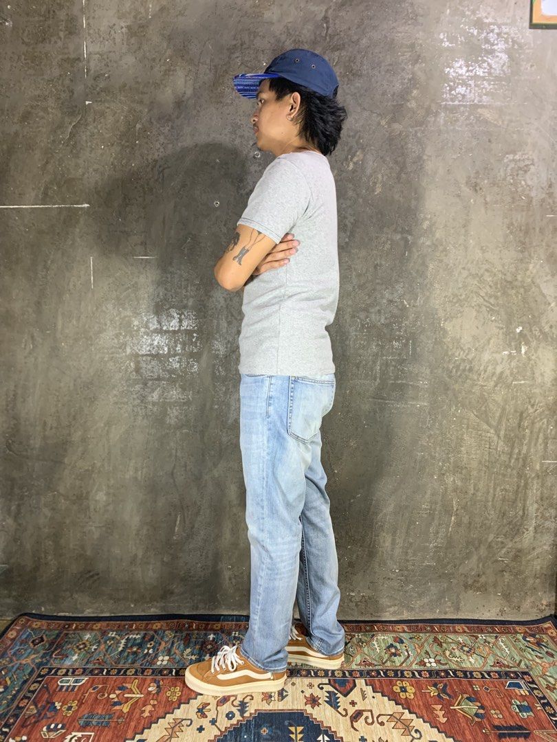 Spao Slim Fit Pants (Category: Jeans) located in Aurora. Submitted by cpr_garments13 (Listing ID 1469680837, Image 2). Description: Models height 5’6 •Waist:34 •Thigh:12 •Length:38.5 •Leg opening:7 Good Condition -Minor Stain .